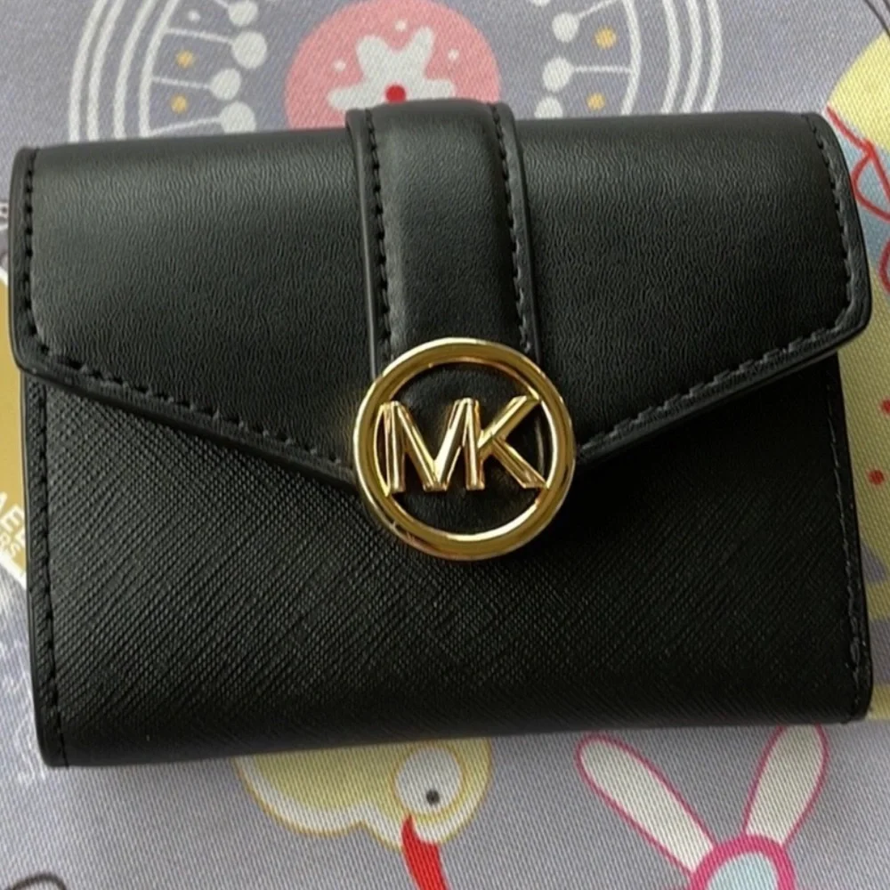 MICHAEL KORS CARMEN MEDIUM LOGO AND FAUX LEATHER WALLET BLACK